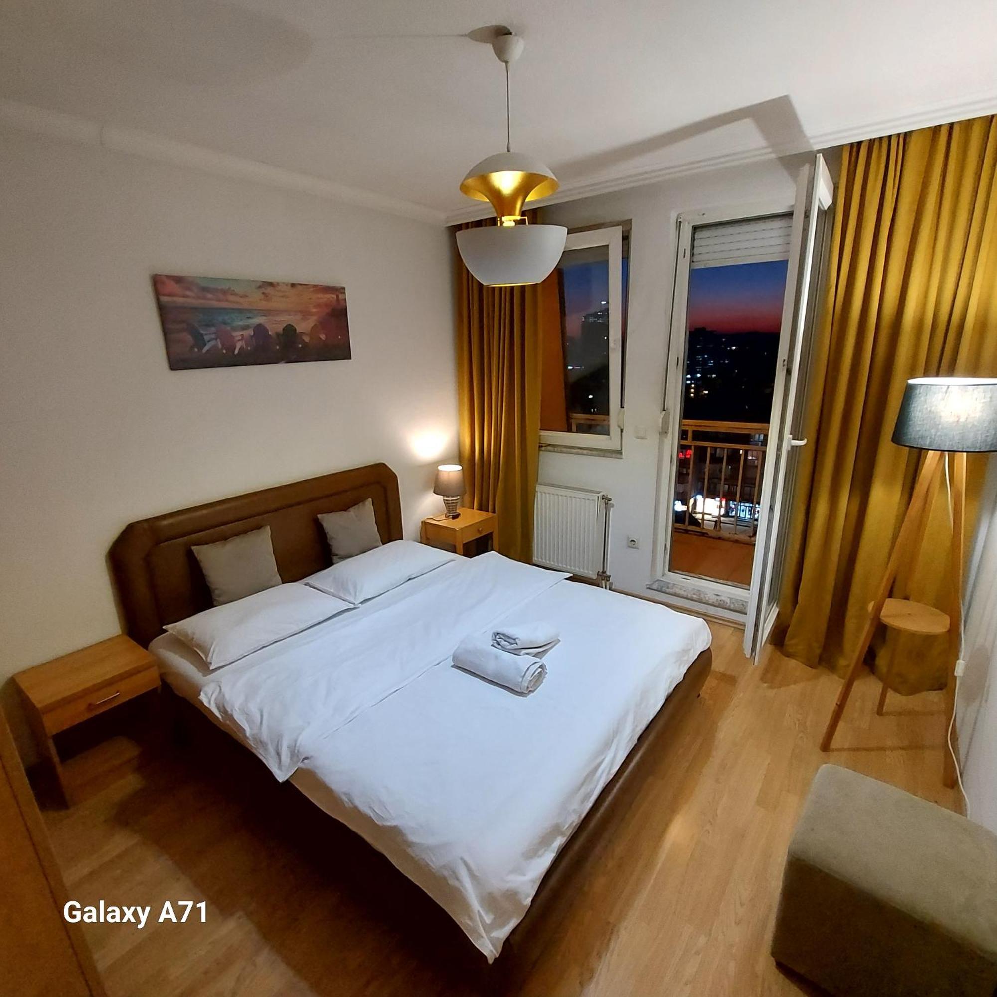 Gorgeous Apartment With City View In The City Center Priștina Exterior foto